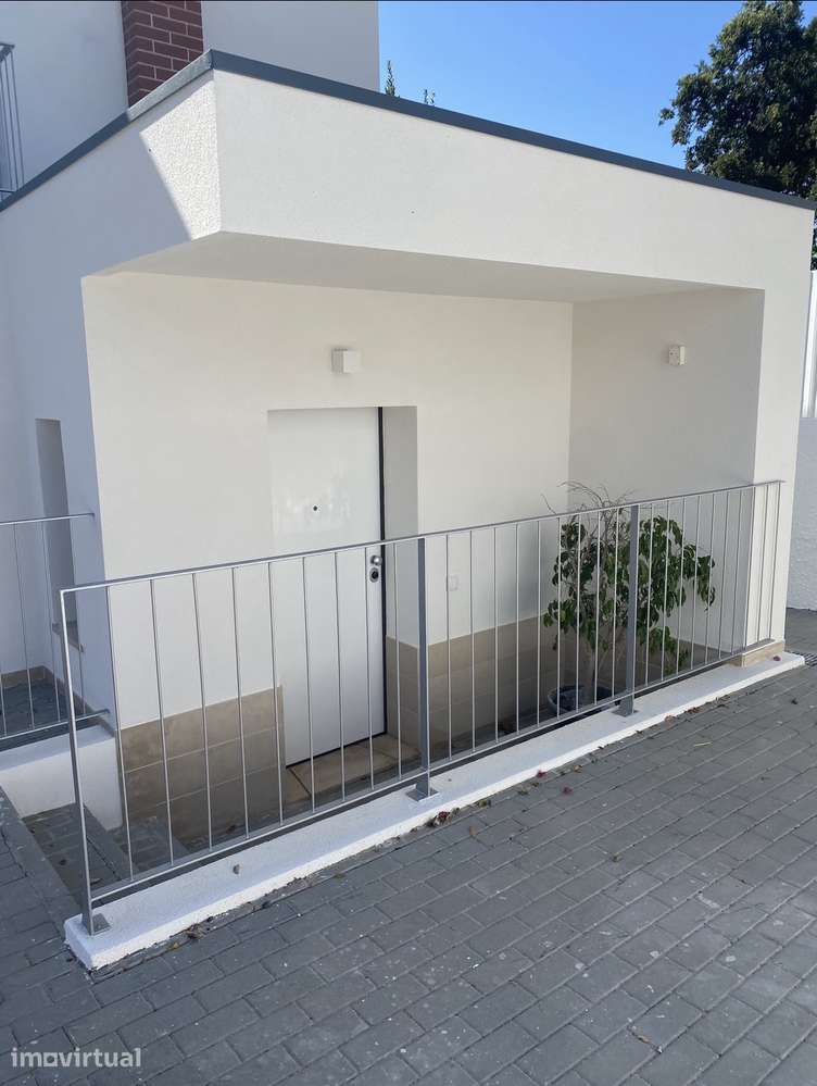Conforto e Sossego: Moradia Térrea no Meco para Arrendamento - Grande imagem: 2/27