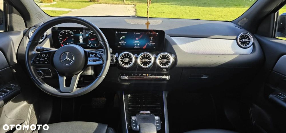 Mercedes-Benz GLA 200 - 1