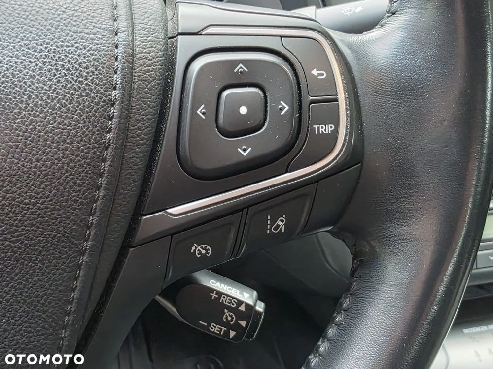 Toyota Avensis 1.8 Premium MS - 31