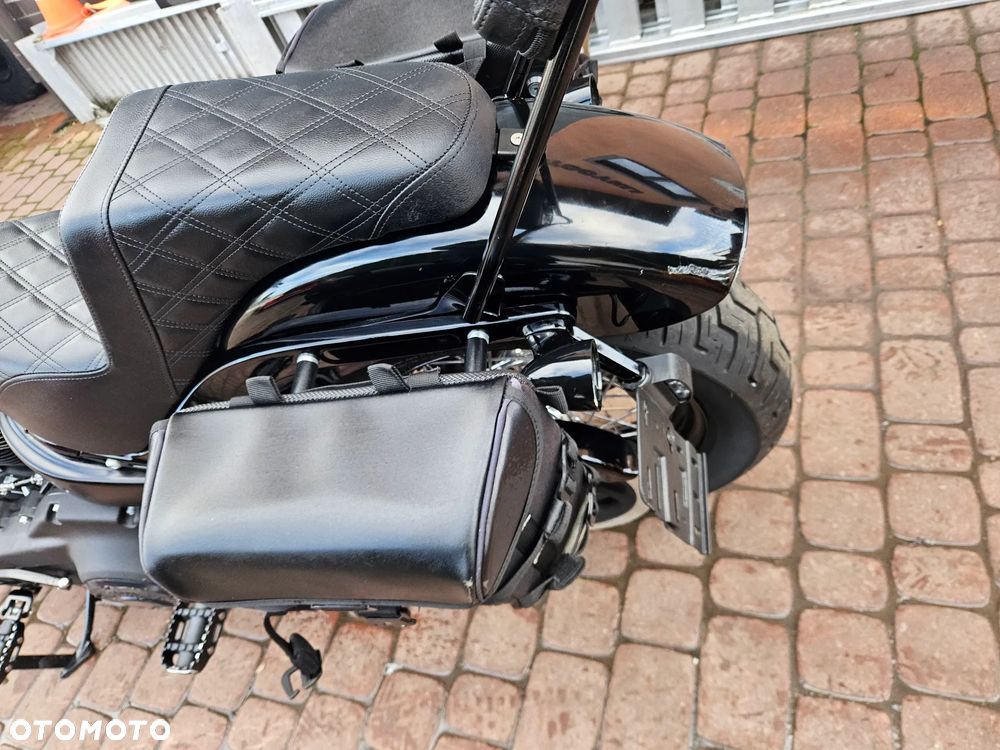 Harley-Davidson Softail Street Bob - 18