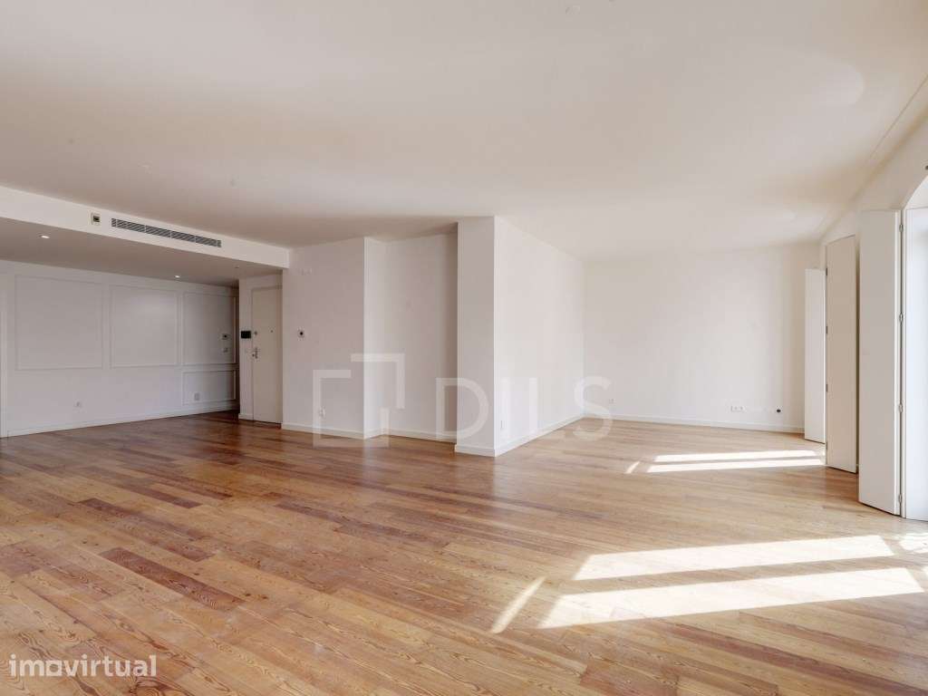 Apartamento T4 de charme com dois lugares de estacionamento na Lapa - Grande imagem: 4/38