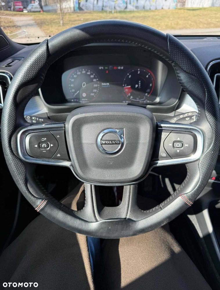 Volvo XC 40 D4 AWD R-Design (Intro Edition) - 6