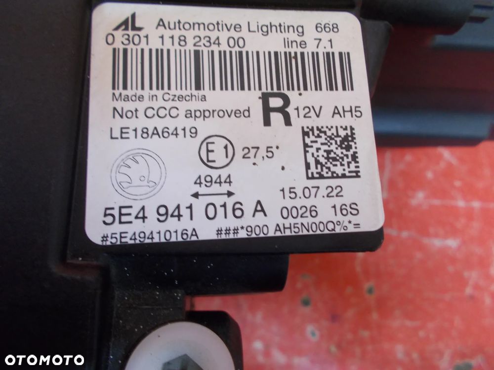 SKODA OCTAVIA IV LAMPA PRAWA FULL LED - 5E4 941 016A - 3