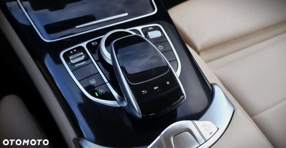 Mercedes-Benz GLC - 32