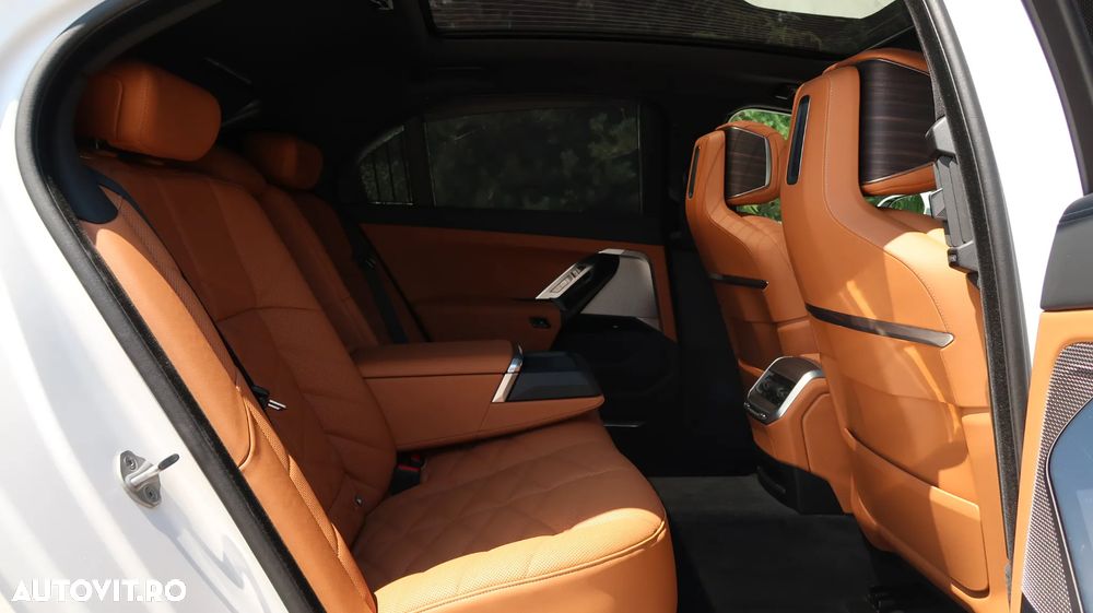 BMW Seria 7 740d xDrive MHEV - 18