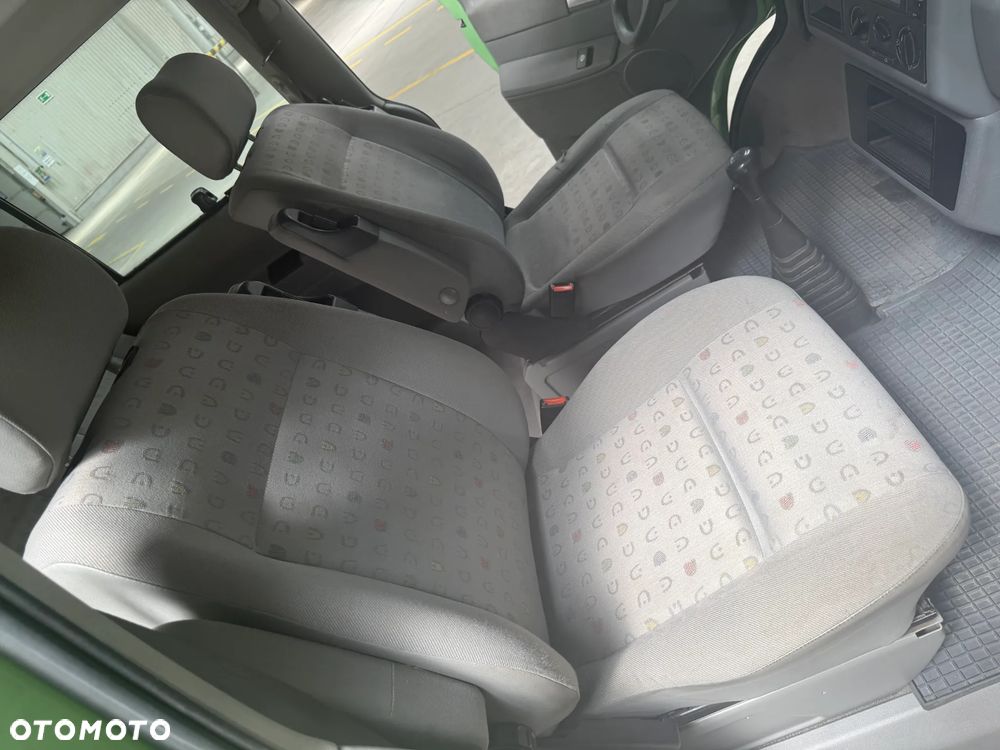 Volkswagen Caravelle - 13