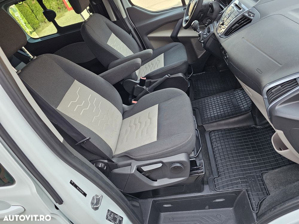 Ford Tourneo Custom - 15