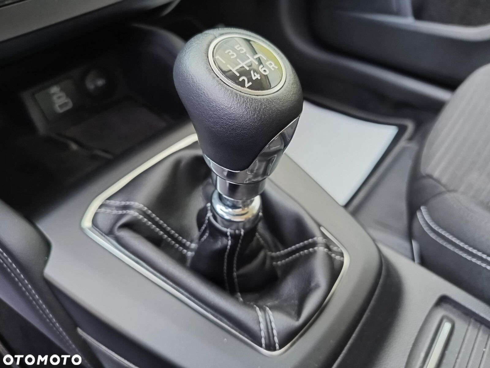 Ford Focus 1.0 EcoBoost Titanium X - 26