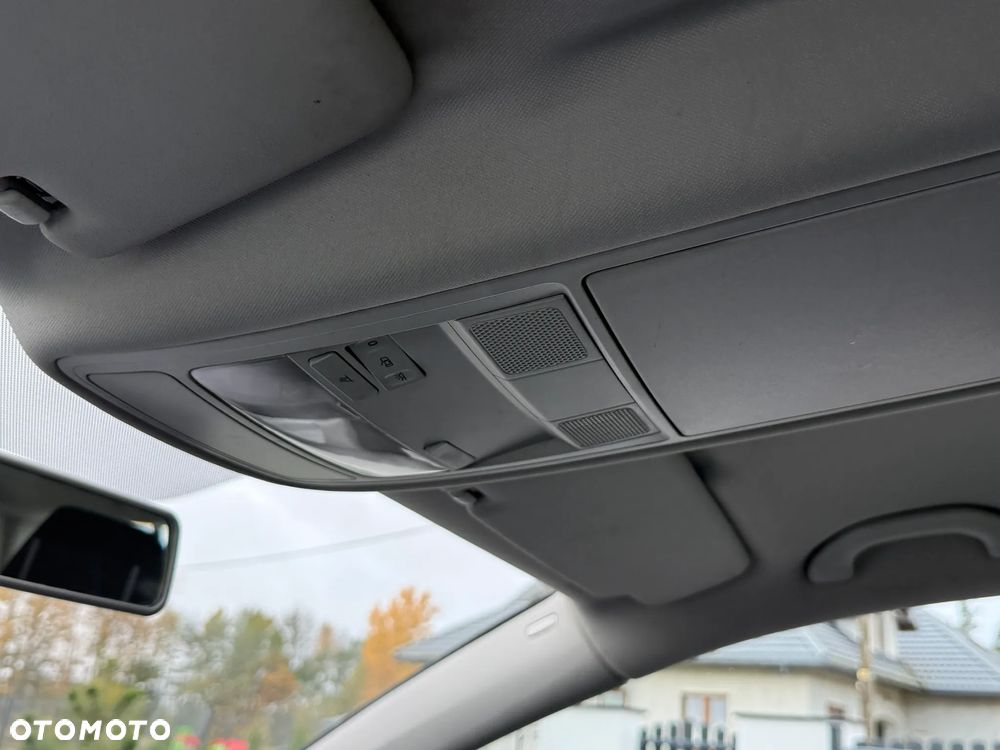 Volkswagen Touran 1.6 TDI DPF BlueMotion Technology Trendline - 31