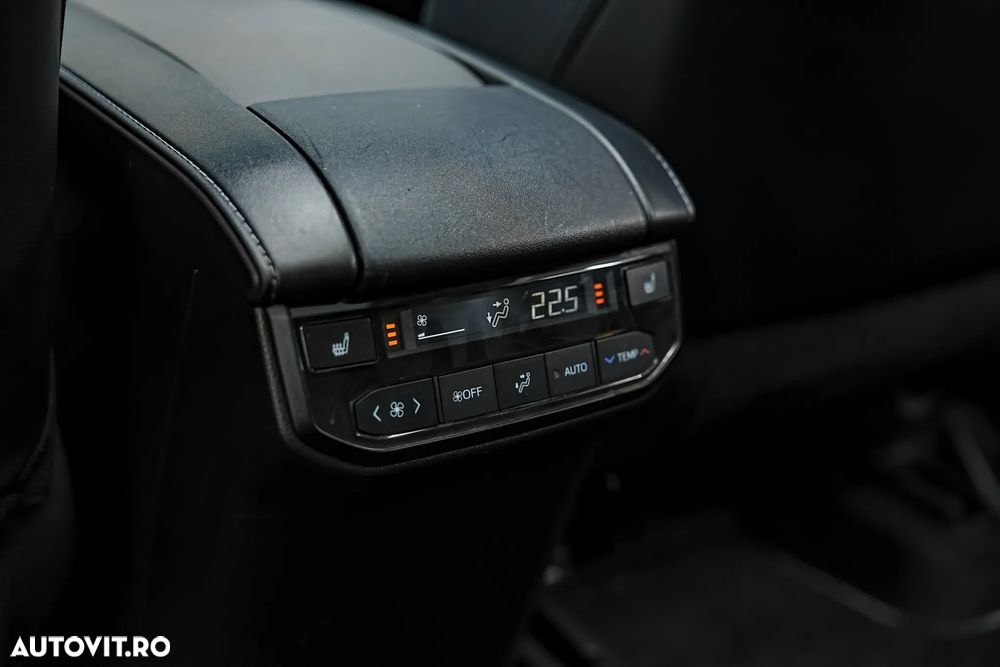 Toyota Highlander 2.5 L Dynamic Force 248CP Luxury Metallic - 32