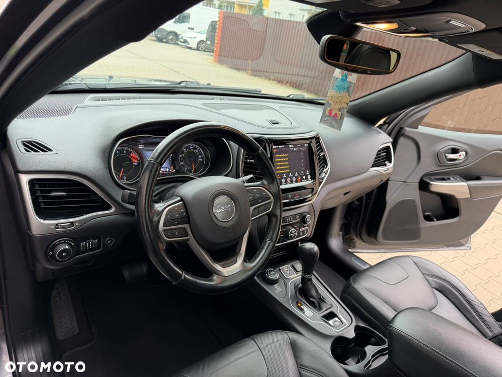 Jeep Cherokee - 14