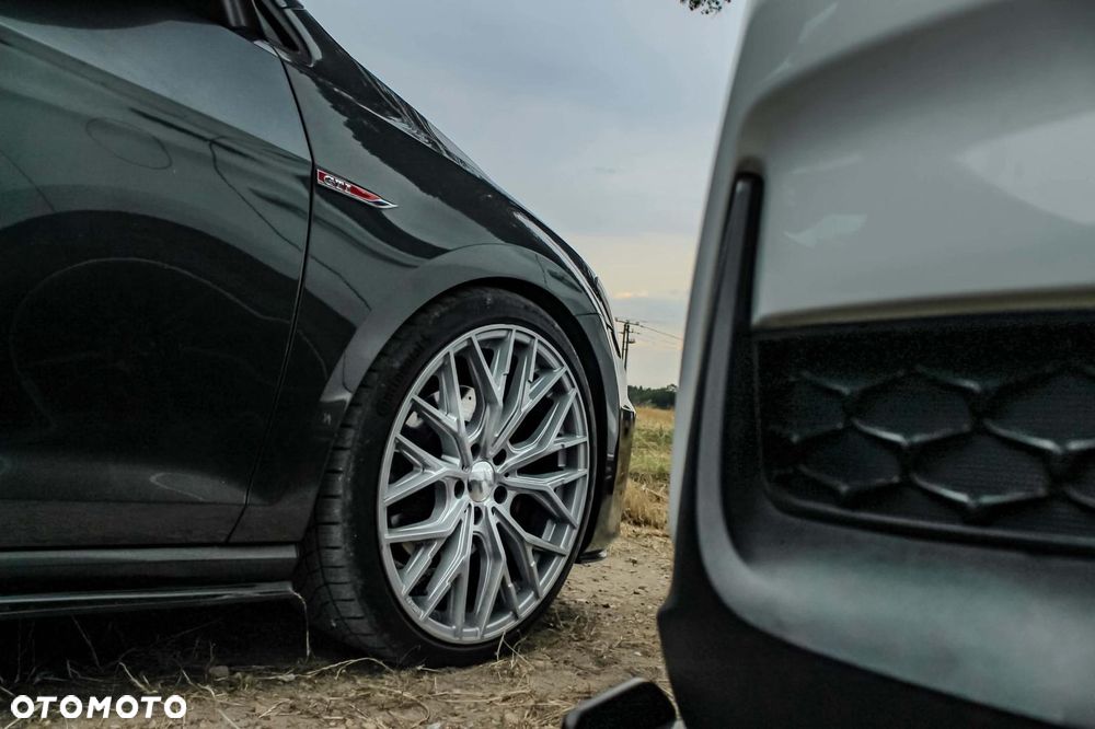 Volkswagen Golf - 23
