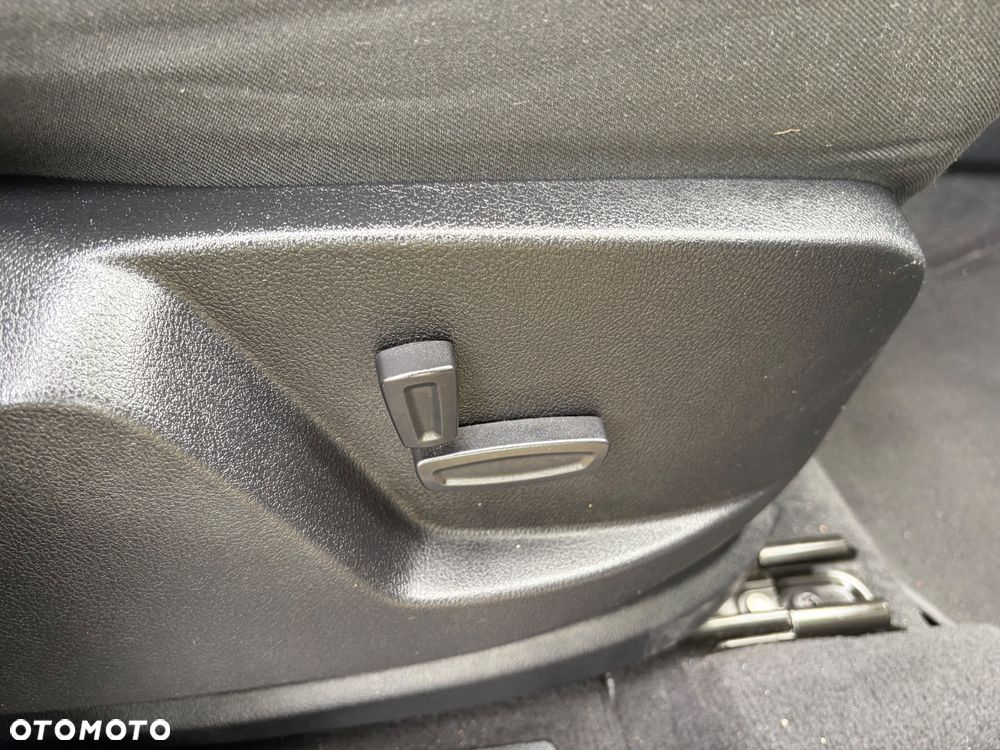 Ford S-Max 2.0 TDCi DPF Champions Edition - 11