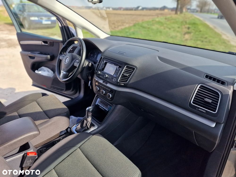 Volkswagen Sharan 2.0 TDI DSG BlueMotion Technology Trendline - 23