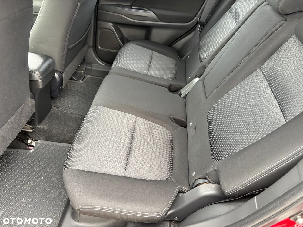 Mitsubishi Outlander 2.0 Invite + 2WD - 13