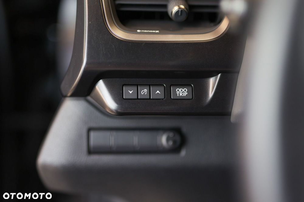 Lexus UX - 30