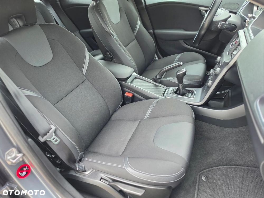 Volvo V40 D2 - 37
