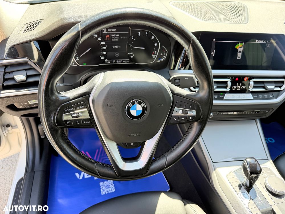 BMW Seria 3 320i AT - 33