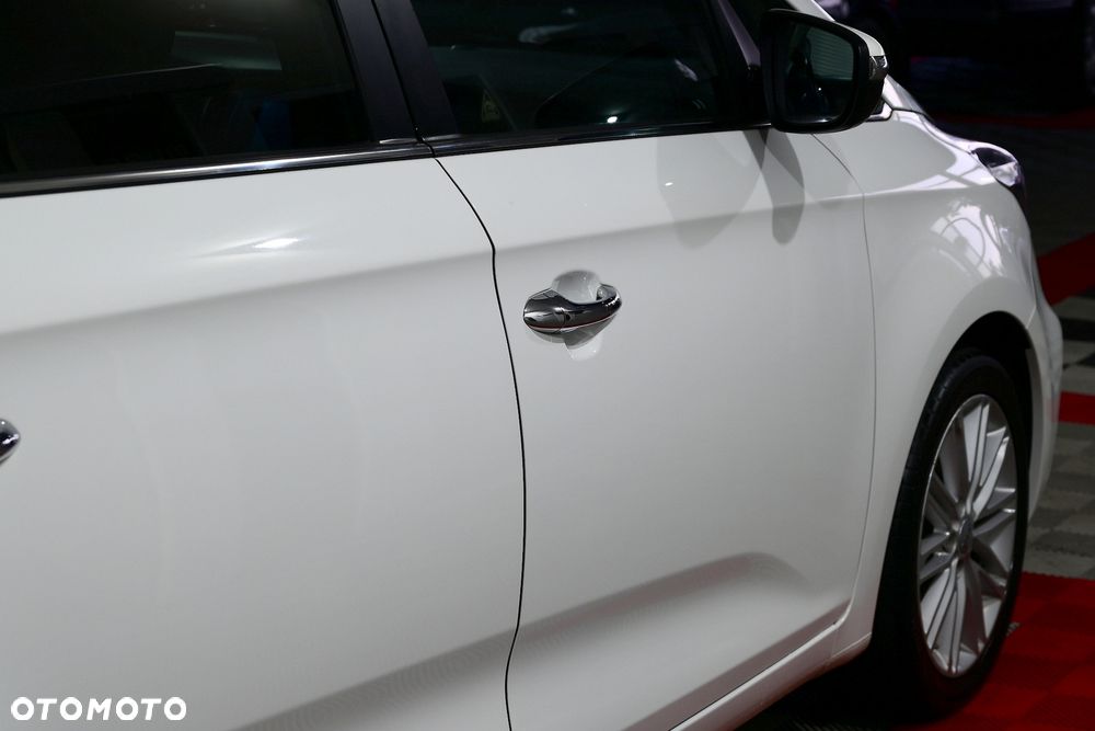 Kia Carens 1.7 CRDi M - 37