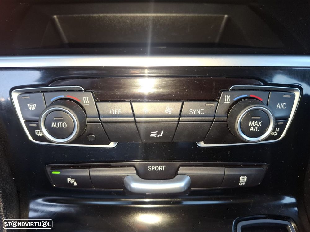 BMW 216 Active Tourer d Advantage Auto - 33