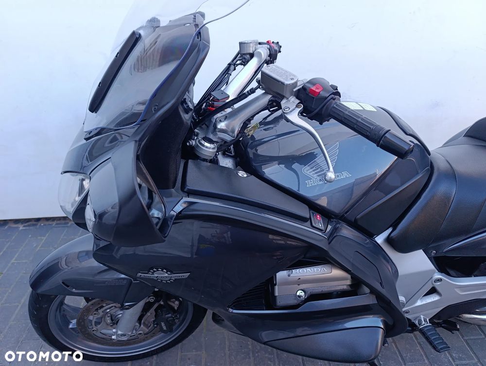 Honda ST - 12
