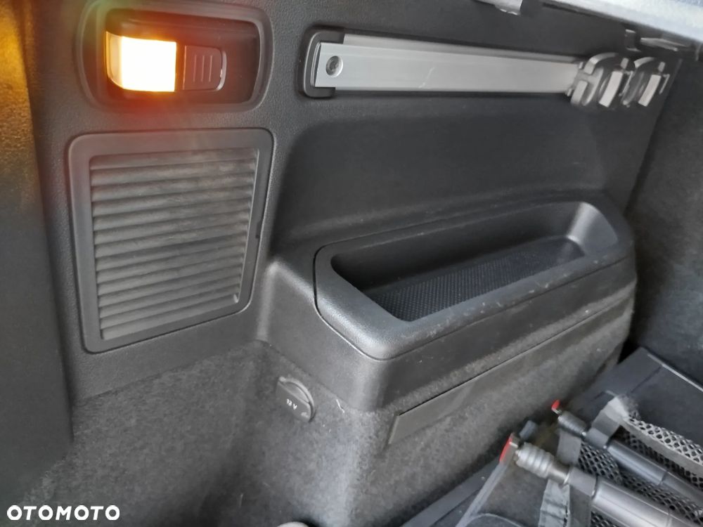 Volkswagen Touran - 13