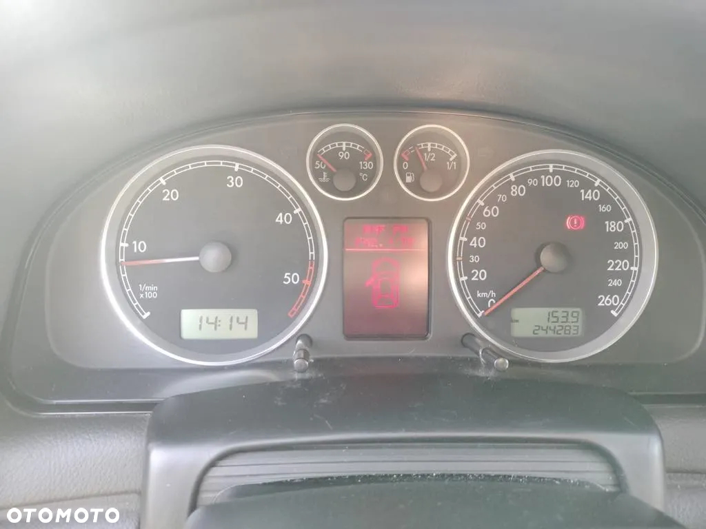 Volkswagen Passat - 11