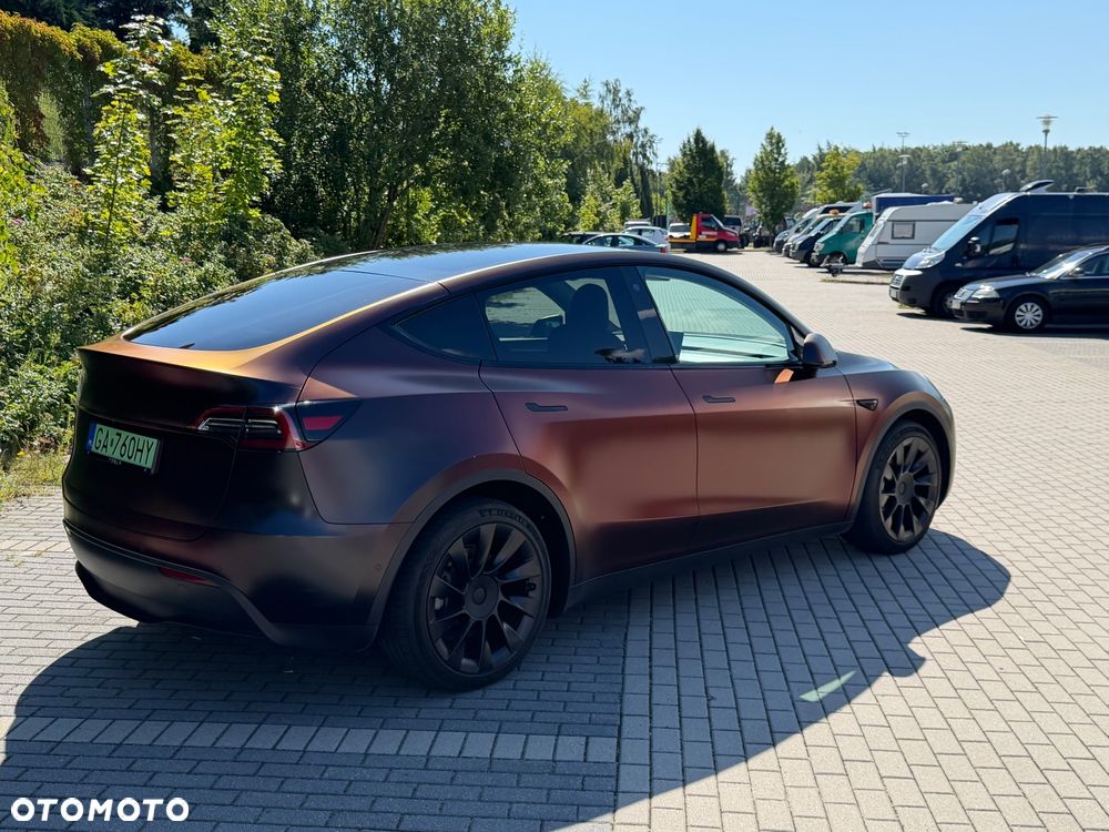 Tesla Model Y Long Range AWD - 5