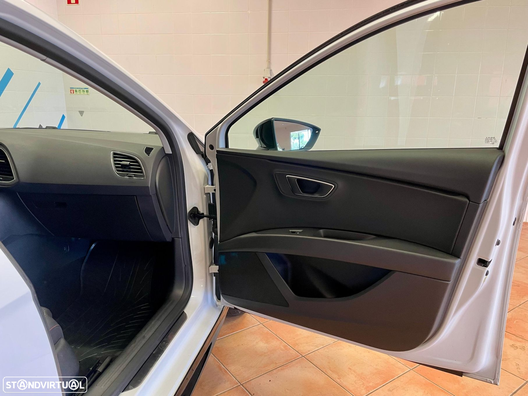 SEAT Leon 2.0 TDI DPF S&S FR - 33