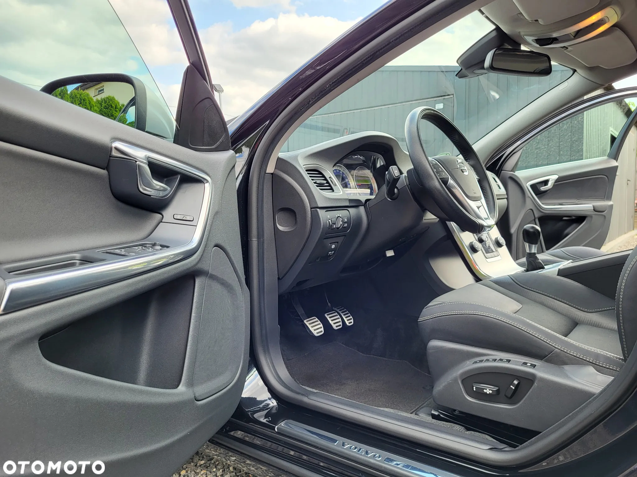 Volvo S60 D4 R-Design - 35