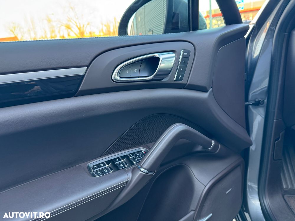 Porsche Cayenne Tiptronic S - 23