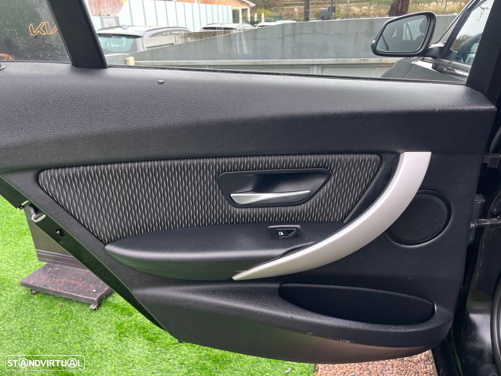 BMW 320 d Touring Aut. Sport Line - 45