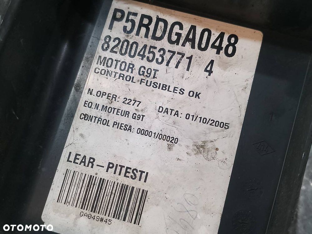 SKRZYNKA BEZPIECZNIKÓW RENAULT ESPACE IV 8200453771   P5RDGA048 2.2 DCI - 4