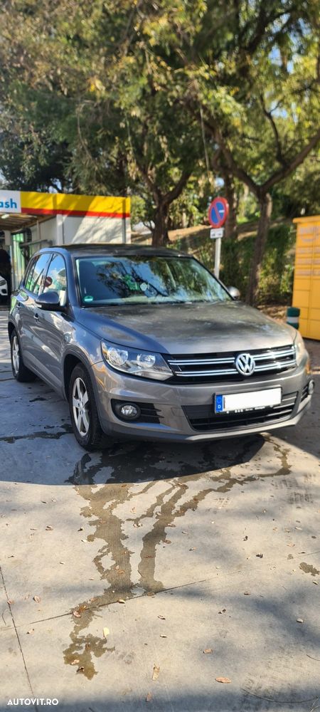 Volkswagen Tiguan - 1