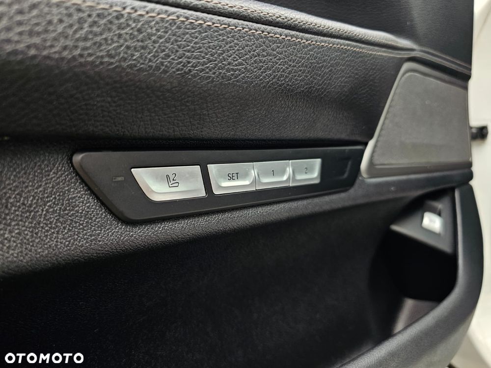 BMW Seria 7 740Li - 14
