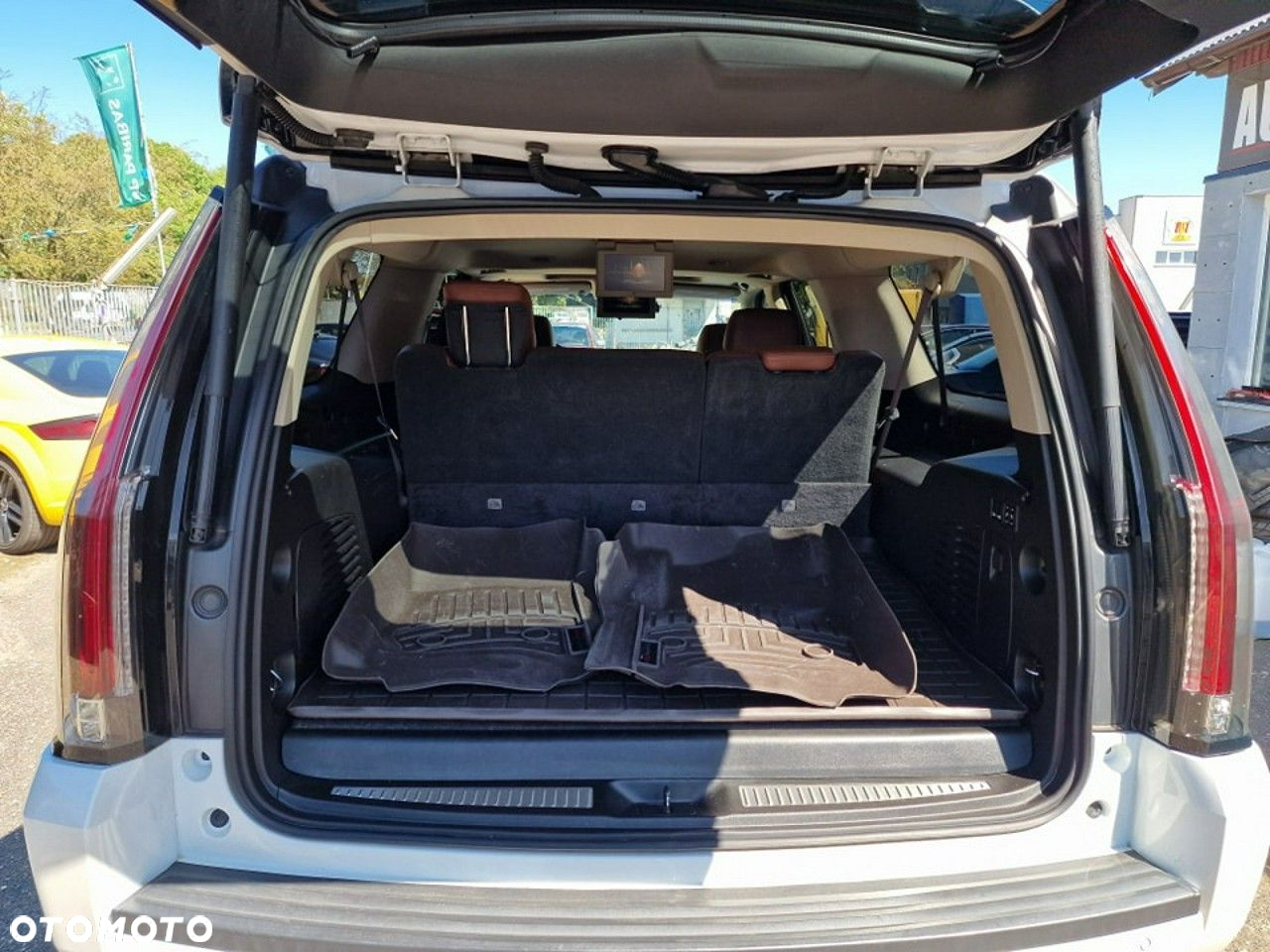 Cadillac Escalade - 38