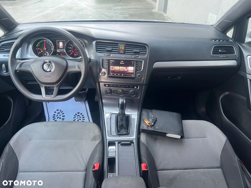 Volkswagen Golf Standard - 12