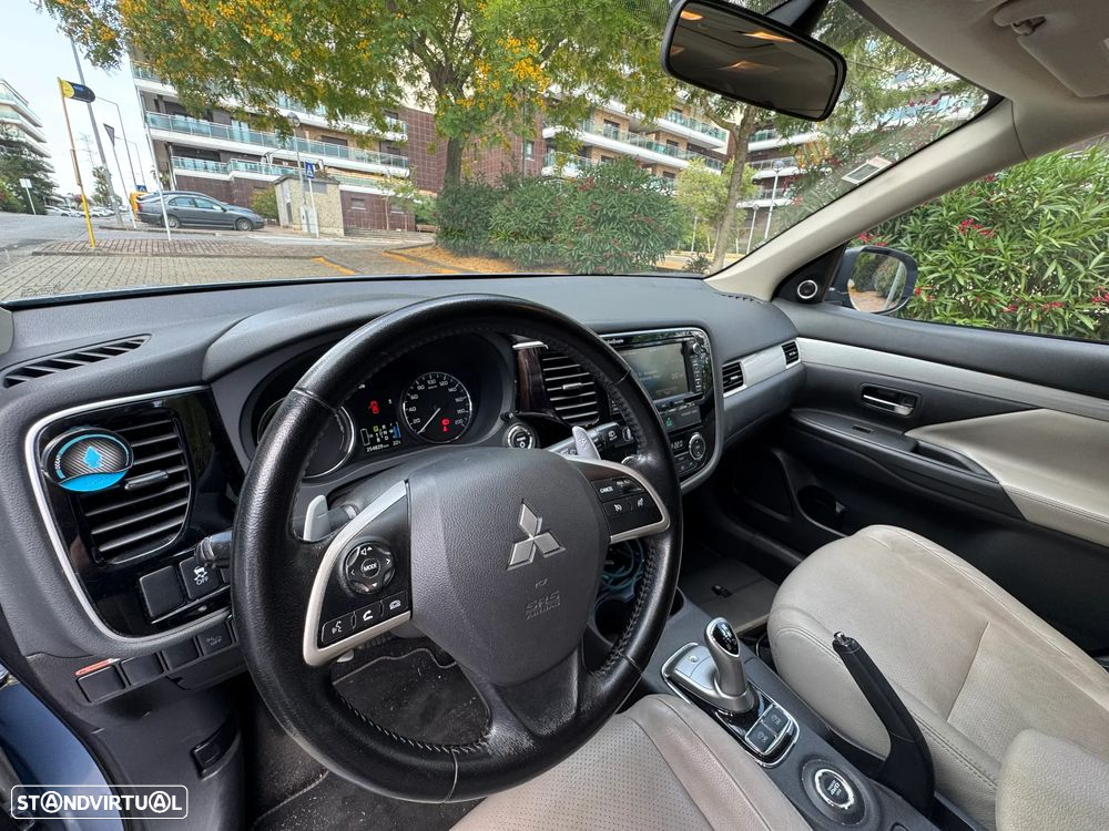 Mitsubishi Outlander 2.0 PHEV Instyle Navi - 10