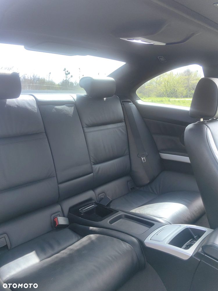 BMW Seria 3 330i - 13