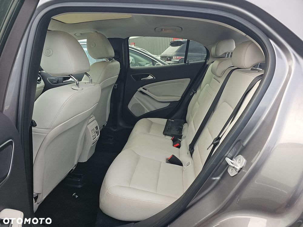 Mercedes-Benz GLA 250 4Matic 7G-DCT AMG Line - 11