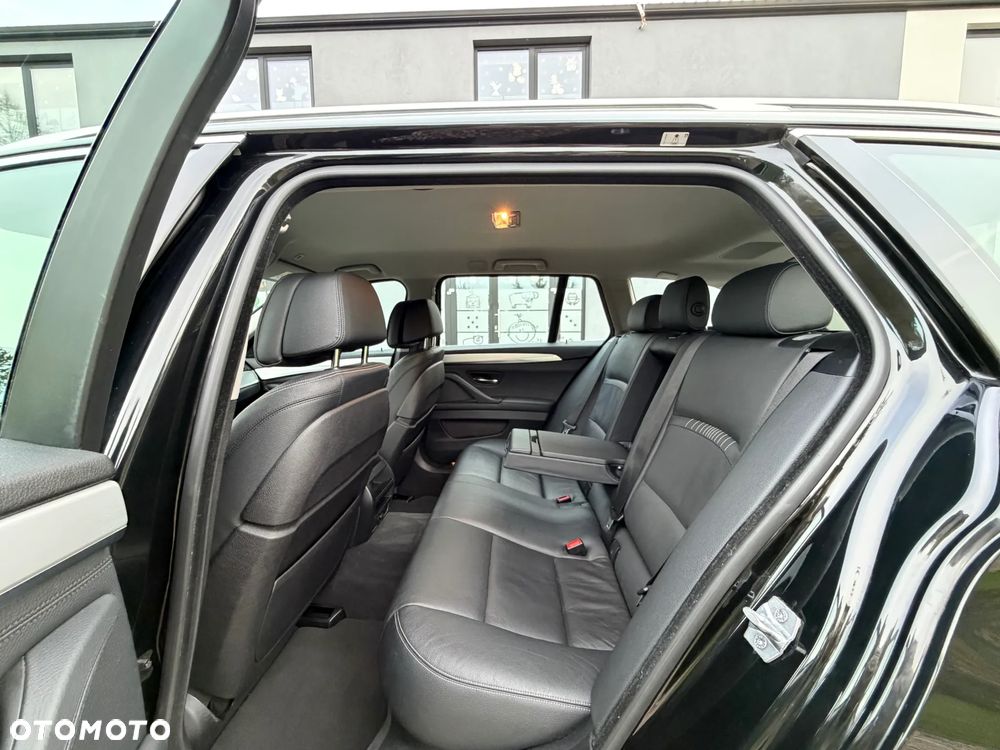 BMW Seria 5 528i Luxury Line - 24