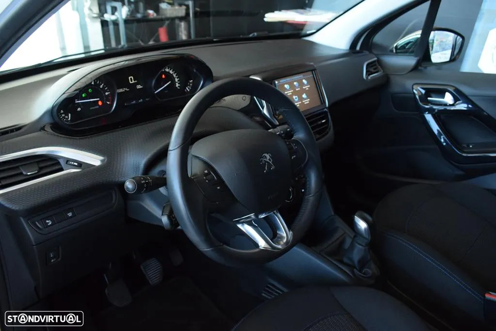 Peugeot 208 1.2 PureTech Signature - 7