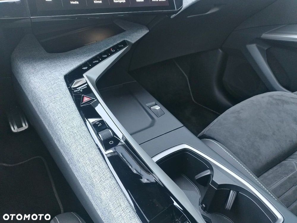 Peugeot 3008 1.2 PureTech mHEV GT S&S e-DCS6 - 12