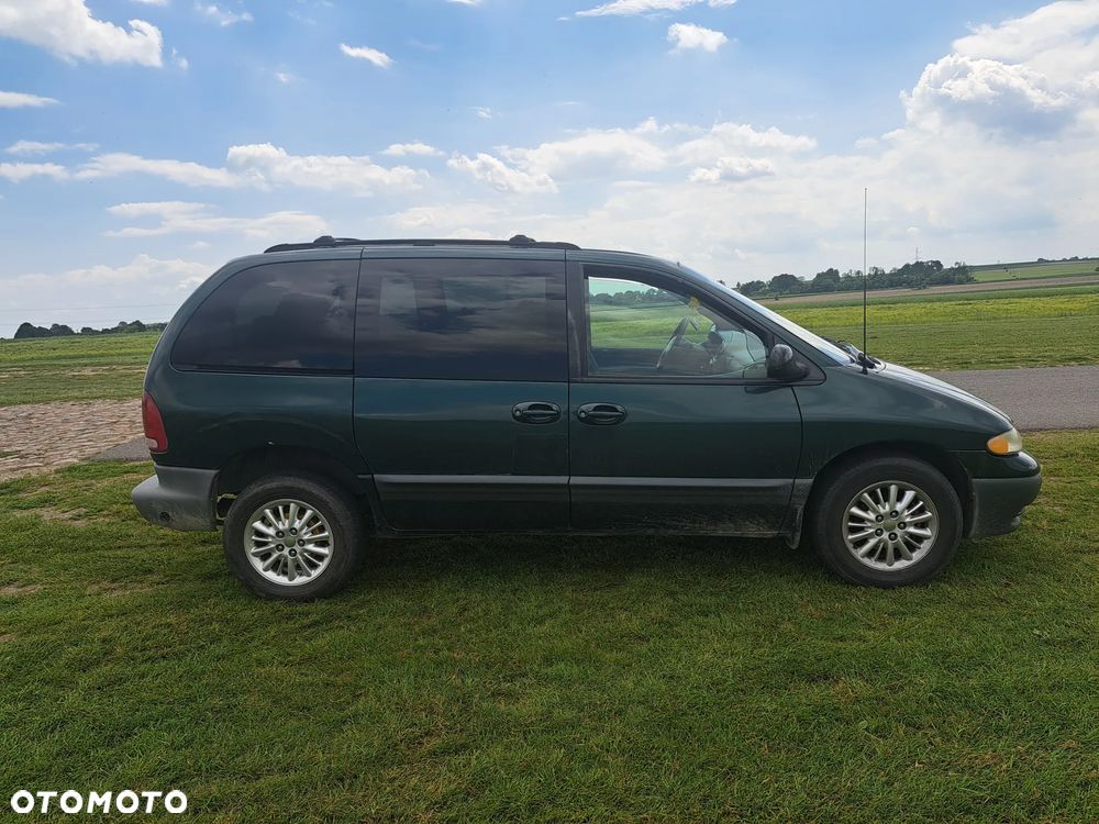 Plymouth Voyager 3.3 SE - 3