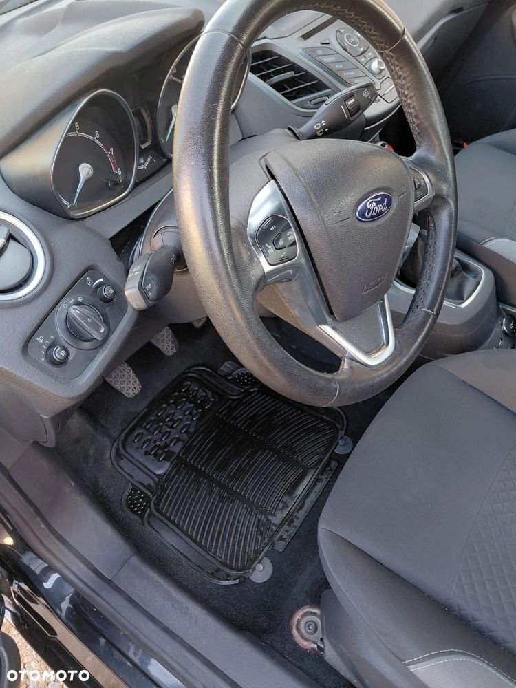 Ford Fiesta - 12