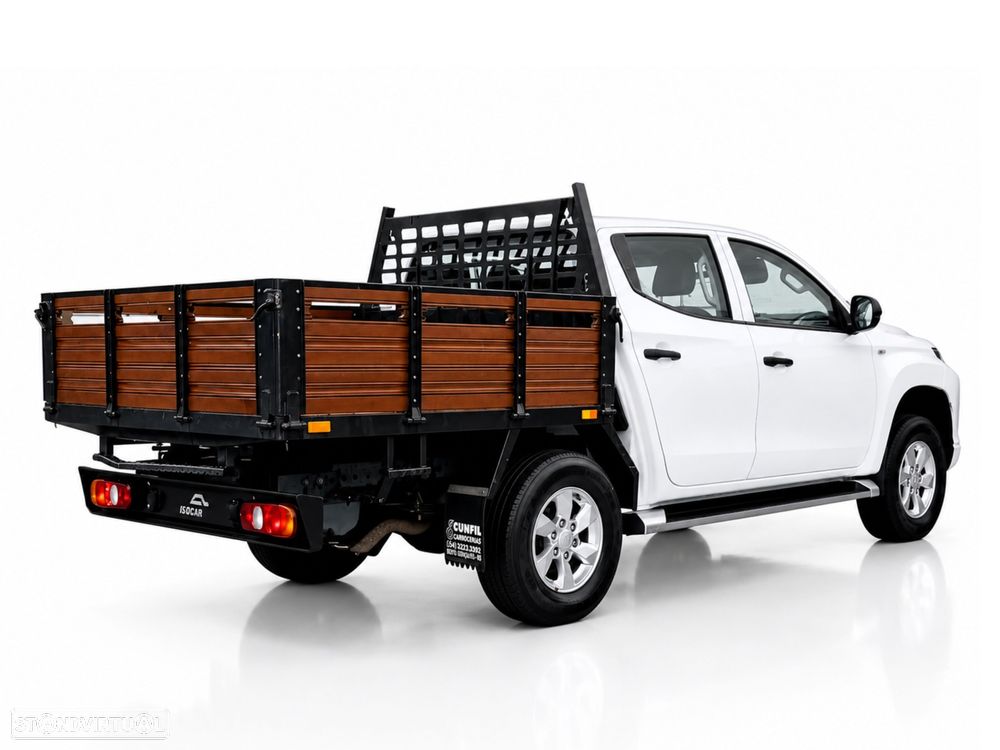 Mitsubishi L200 2.3 DI-D CD Invite Strakar Look 4WD - 2