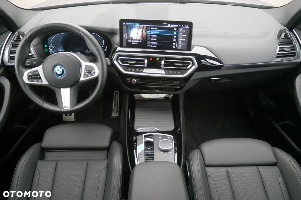 BMW iX3 - 8