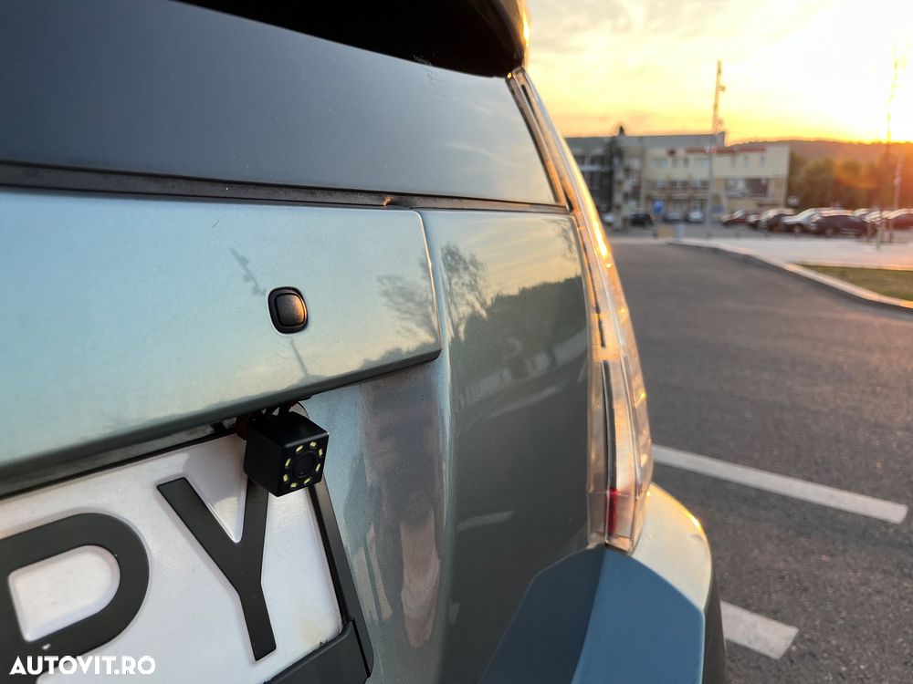 Toyota Prius (Hybrid) - 5