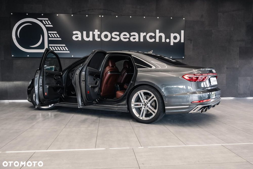 Audi S8 - 2
