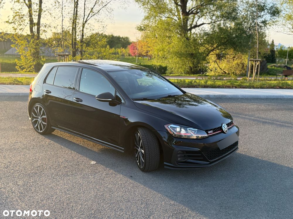 Volkswagen Golf - 6